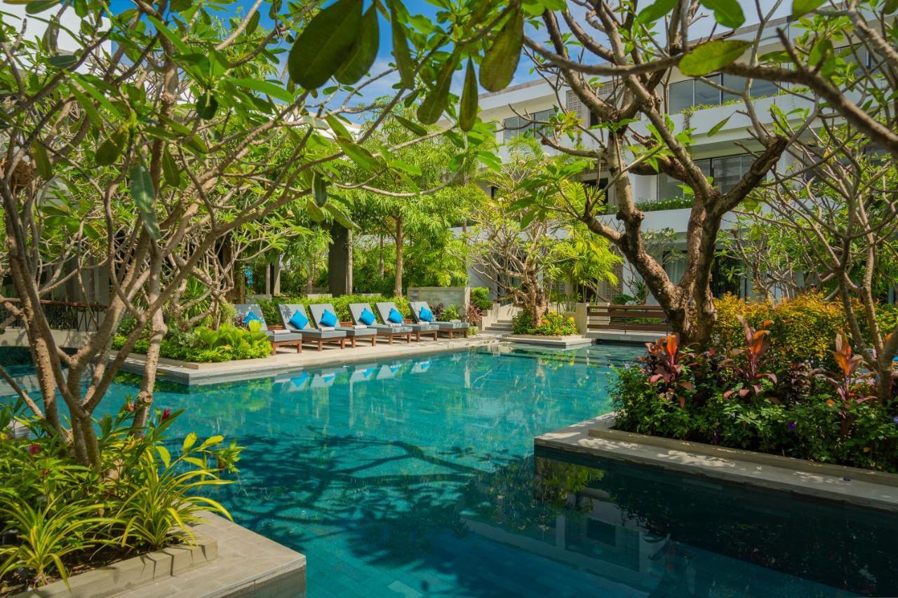 Eightfold Urban Resort Σιέμ Ρέαπ Εξωτερικό φωτογραφία The pool at the hotel