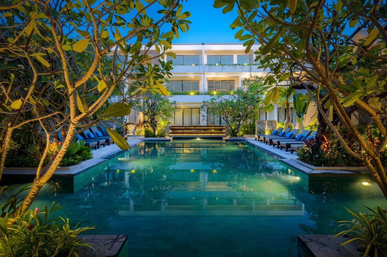 Eightfold Urban Resort Σιέμ Ρέαπ Εξωτερικό φωτογραφία The hotel's swimming pool