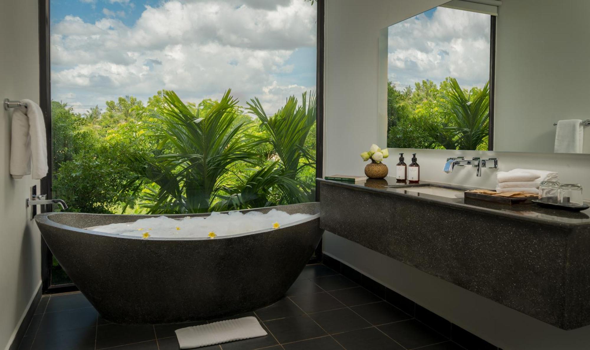 Eightfold Urban Resort Σιέμ Ρέαπ Εξωτερικό φωτογραφία Bathroom at the Bvlgari Hotel, Mexico City